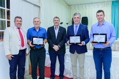  (<a class="download" href="https://www.santaleopoldina.es.leg.br/institucional/fotos/sessao-solene-2023/nelson-agraciados.jpg/at_download/image">Download</a>)