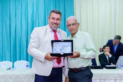  (<a class="download" href="https://www.santaleopoldina.es.leg.br/institucional/fotos/sessao-solene-2023/nelson-entrega-titulo-6.jpg/at_download/image">Download</a>)