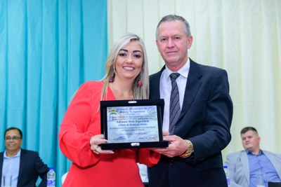  (<a class="download" href="https://www.santaleopoldina.es.leg.br/institucional/fotos/sessao-solene-2023/romero-entrega-titulo.jpg/at_download/image">Download</a>)