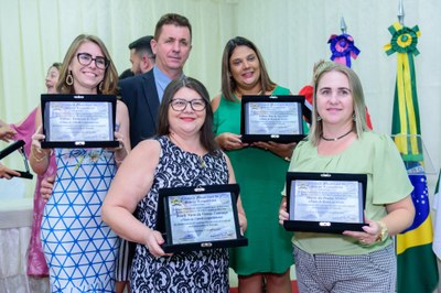  (<a class="download" href="https://www.santaleopoldina.es.leg.br/institucional/fotos/sessao-solene-2023/romi-agraciados.jpg/at_download/image">Download</a>)