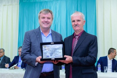  (<a class="download" href="https://www.santaleopoldina.es.leg.br/institucional/fotos/sessao-solene-2023/rosimar-entrega-titulo.jpg/at_download/image">Download</a>)